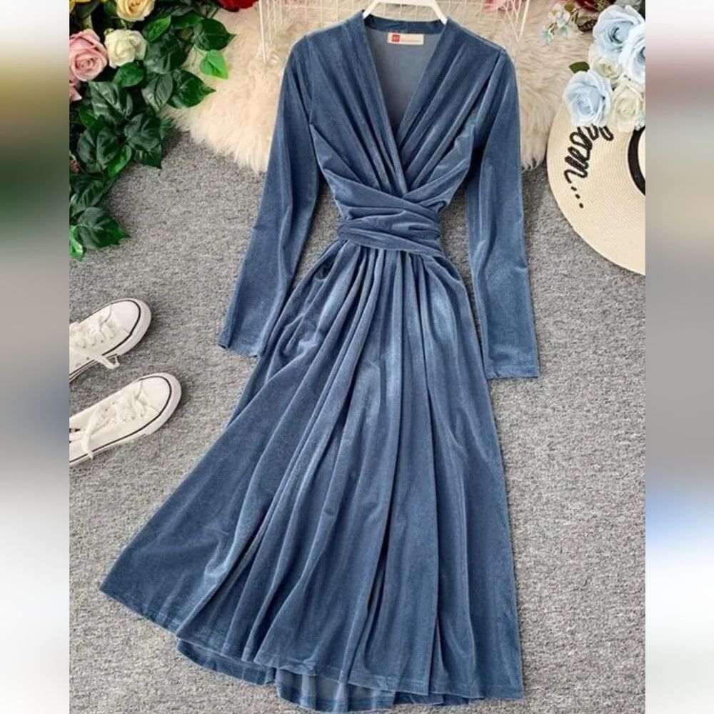 Blue Ruched Long Sleeve Gown with V-neck for Cocktail
